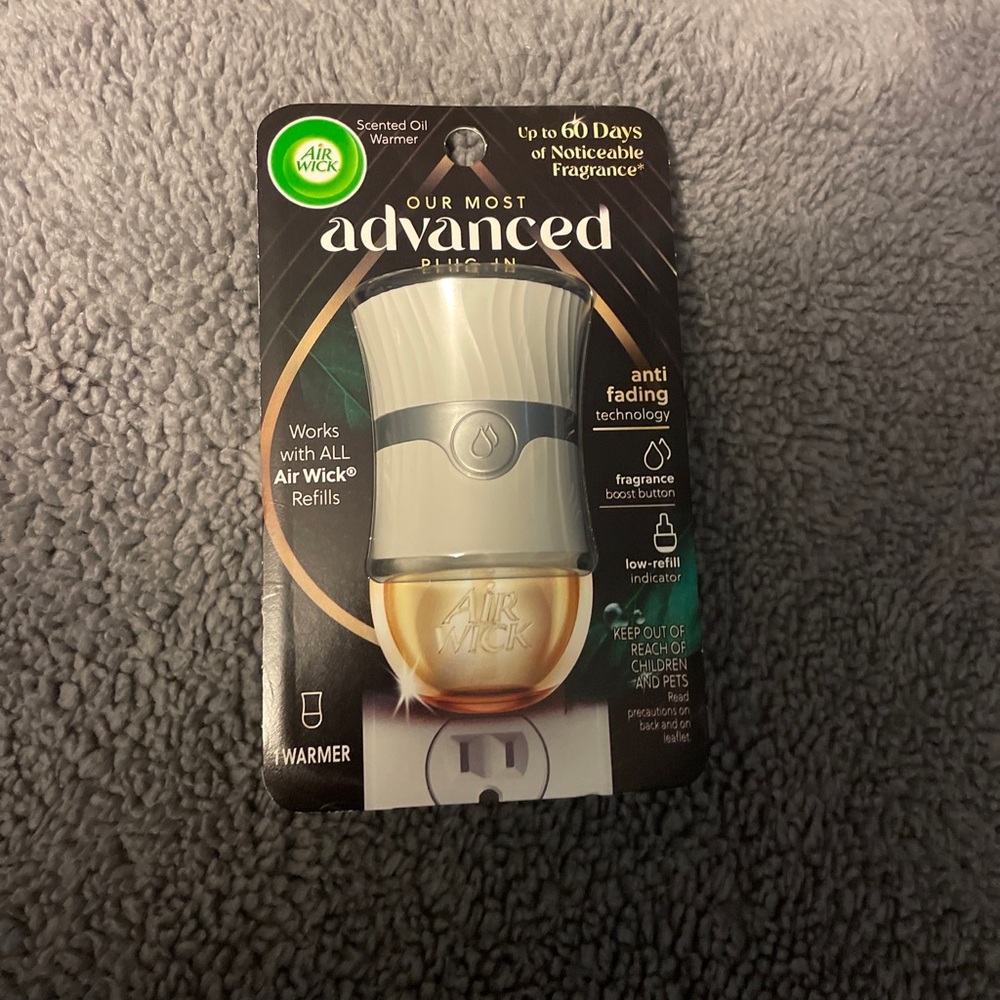 Air Wick Advanced Plug in Air Freshener Essential Oils Warmer - New in packaging